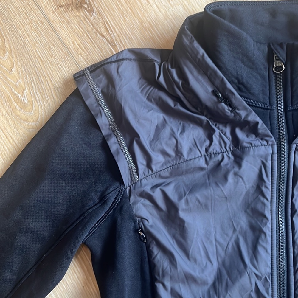 LULULEMON Snug Sprinter Jacket - Picture 7 of 16